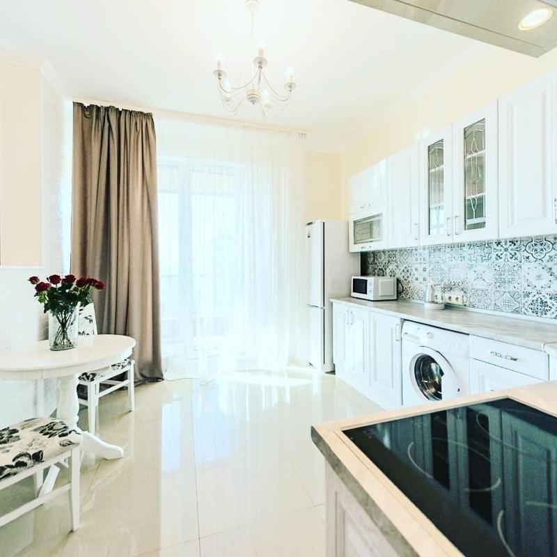 1 Room 60M2 Center Of Obolon Near River Side. With Terrace. 22 Floor เคียฟ ภายนอก รูปภาพ